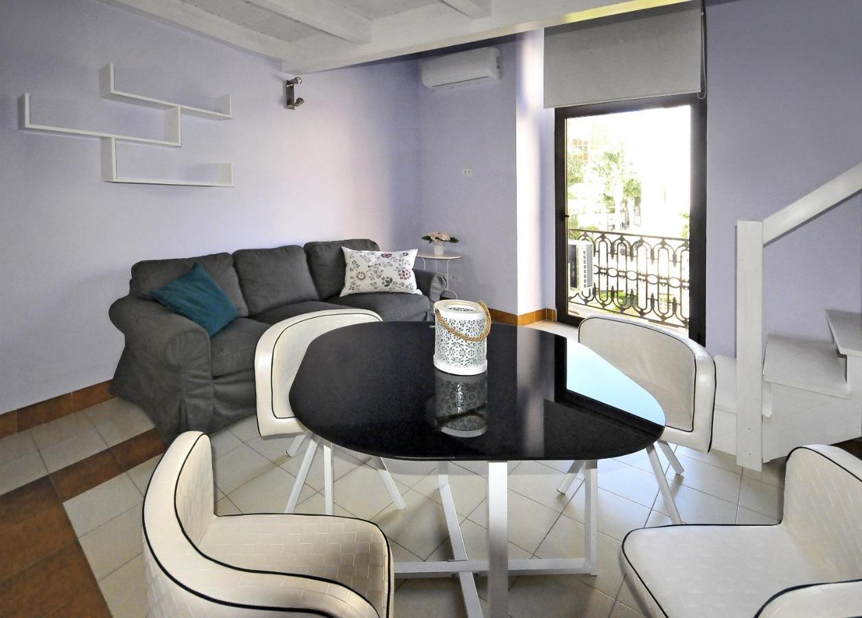Palazzo Sul Corso-Charming Appartaments 브린디시 외부 사진